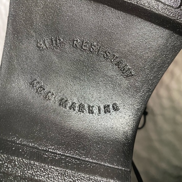 EASY STREETslip resistant/non marking sole!CUTE4 all,helpful when on ur ft a lot - Picture 9 of 10